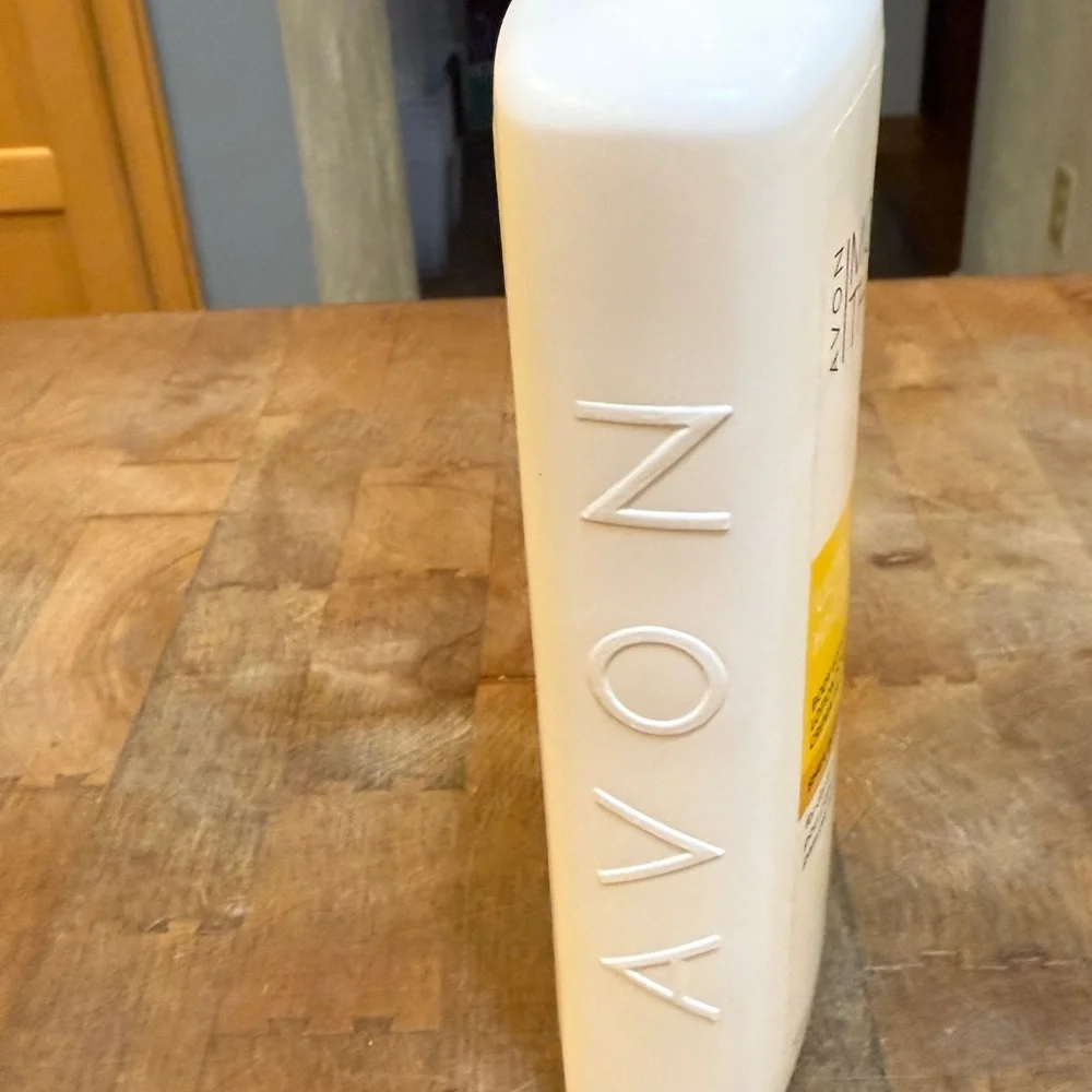 Avon Moisture Therapy Ultra Hydration Body Lotion 16.9 White Yellow Bottle NEW